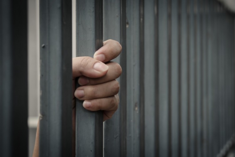 حبس مضيفة طيران سرقت بطاقة ائتمان من حقيبة راكبة
