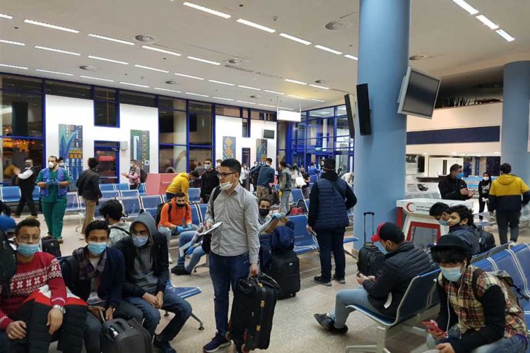 مطار مرسى علم يستقبل ثالث رحلات المصريين العائدين من واشنطن.. أقلت 339 راكبًا