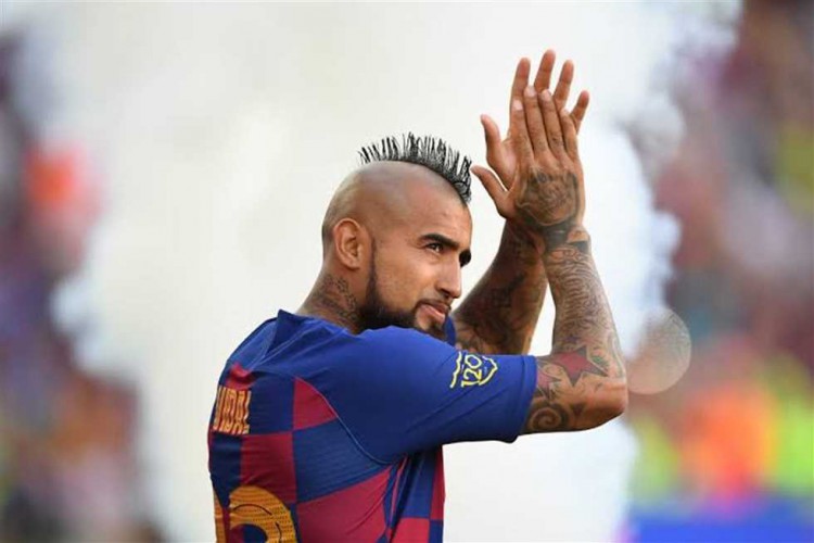 «فيدال» يرغب في الرحيل عن برشلونة